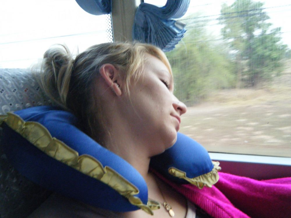 tidur di dalam bus
